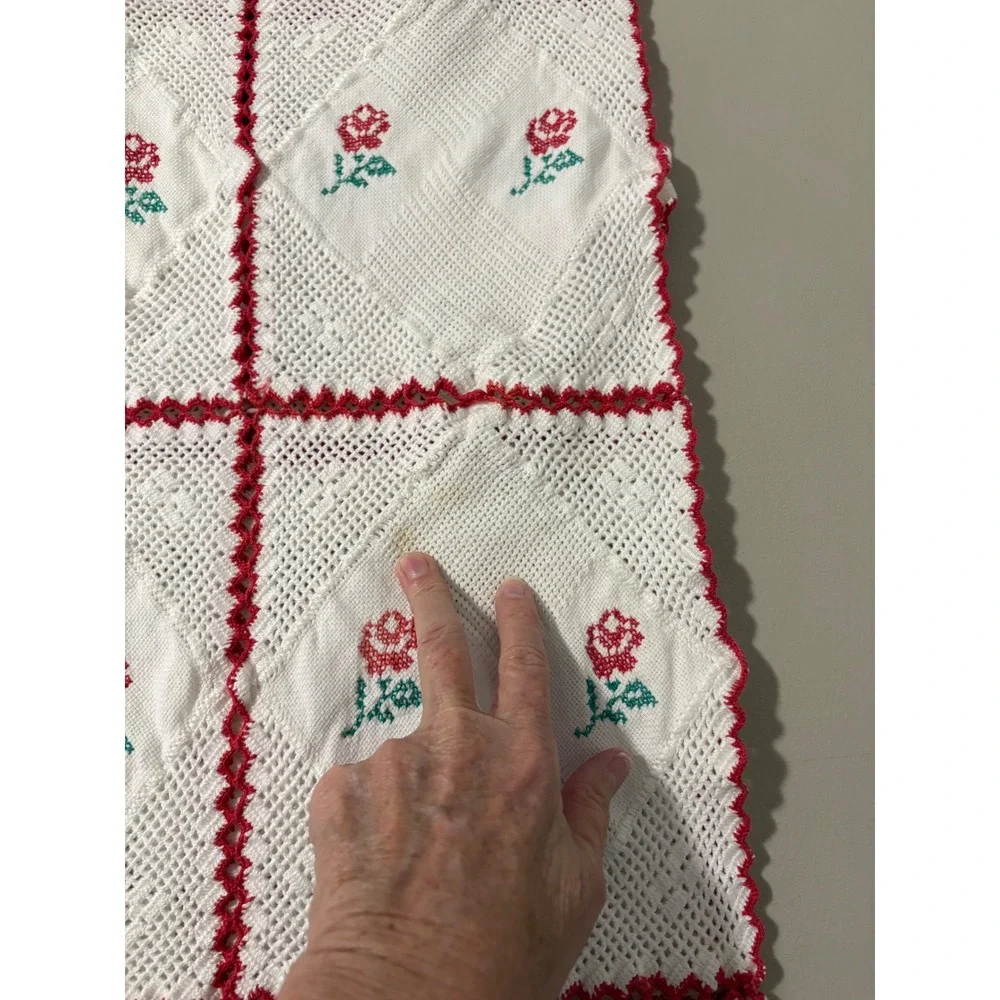 Vintage Handmade Crochet Table Runner White Red Rose Cross Stitch Floral 34x13